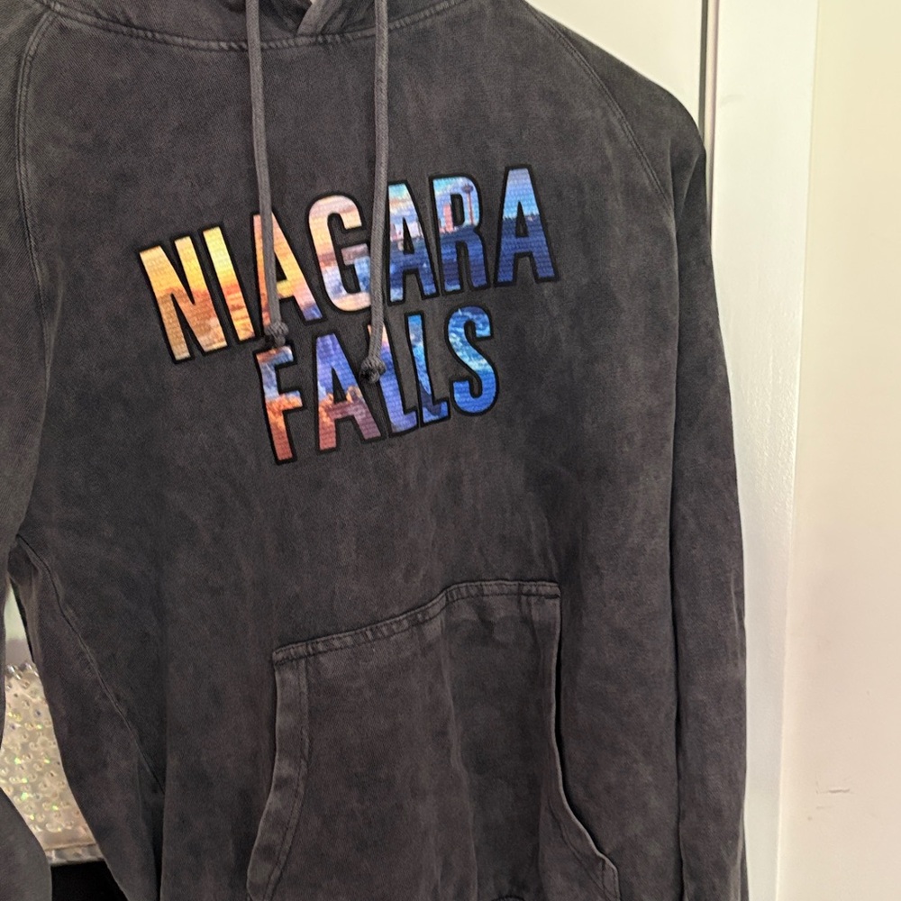 Niagara Falls Gradient Letter Hoodie - Black